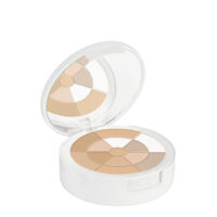 Compact  of  Avène  Couvrance  Powder  Translucent  Mosaic  by  Avène,  a  powder  indicated  for  mattifying  and  fixing  makeup.
