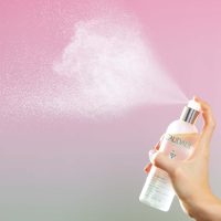 a  care  water  indicated  for  restoring  luminosity  and  closing  pores  of  dull  skin.