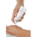 a serum indicated for controlling skin pigmentation.
