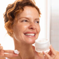 a  matte  gel  indicated  for  skin  irregularities.