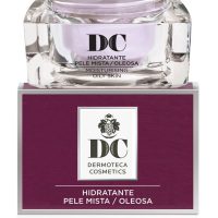 Bottle  of  DC  Anti-Wrinkle  Lifting  Emulsion  Combination  Oily  Skin  by  DC,  an  emulsion  indicated  for  lifting  and  hydration.
