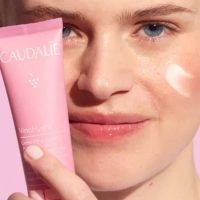 a  fresh  gel  moisturizer  indicated  for  combination  skin.