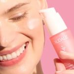 a fluid serum indicated for continuous skin hydration.