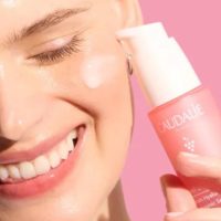 a fluid serum indicated for continuous skin hydration.