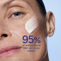 a  gel  cream  indicated  for  correcting  blemishes.