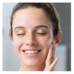 a cleansing gel indicated for moisturizing and purifying sensitive skin.