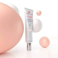 a  CC  cream  indicated  for  hydrating  and  correcting  imperfections  of  light  skin.