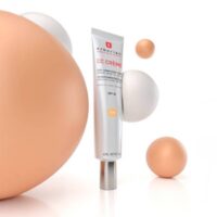 a  CC  cream  indicated  for  hydrating  and  correcting  imperfections  of  golden  skin.