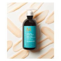 a moisturizing cream indicated for styling and hydrating rebellious hair.
