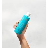 a smoothing shampoo indicated for nourishing and detangling frizzy hair.