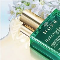 a  dry  oil  indicated  for  nourishing  and  repairing  face