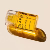 a  styling  oil  indicated  for  restoring  shine  and  softness  to  damaged  hair.