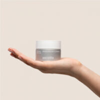 a  cream  indicated  for  fighting  signs  of  skin  aging.