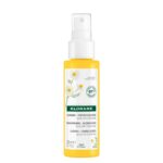Spray of Chamomile Sun Lightening Spray by Klorane, a care mist indicated for illuminating blonde hair tones.