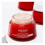 a cream indicated for correcting dark spots and wrinkles.