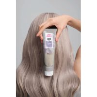 a hair mask indicated for temporary pearl blonde color.
