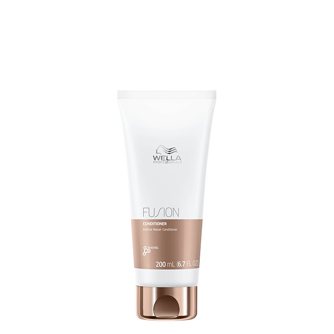 WellaProfessionalsFusionIntenseRepairConditioner200ml Bottle of Fusion Intense Repair Conditioner by Wella Professionals, a conditioner indicated for repairing damaged hair.