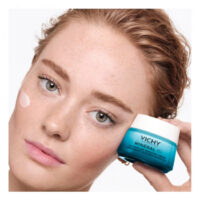 a  cream  indicated  for  deep  hydration  and  strengthening  the  skin  barrier.