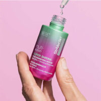 a  light  serum  indicated  for  minimizing  pores  and  blackheads.