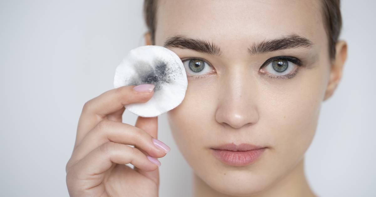 Importance of Removing Makeup Every Night