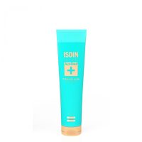 Tube  of  Isdin  Acniben  Oily  Skin  Gentle  Scrub  by  Isdin,  an  exfoliating  gel  indicated  for  preventing  imperfections  and  regulating  oil.