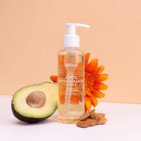 a cleansing oil indicated for removing makeup and adding radiance.