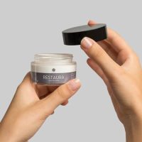a face cream indicated for restoring skin elasticity and wrinkles.