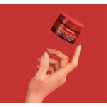 a  light  cream  indicated  for  firming  and  moisturizing.