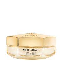 a  balm-like  cream  indicated  for  firming  and  illuminating  the  complexion.