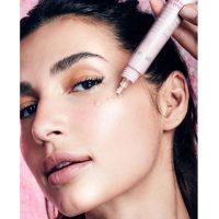 a corrective treatment indicated for reducing the coloration of dark circles.