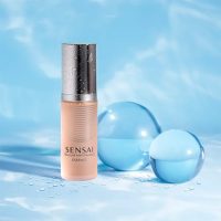 a smooth essence indicated for restoring firmness and elasticity to skin.
