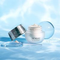 a light balm indicated for regenerating the delicate eye contour.