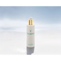 a makeup remover indicated for cleansing skin.