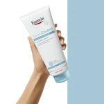 a  light  balm  indicated  for  moisturizing  atopic  skin.