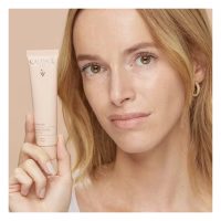 a  color  cream  indicated  for  evening  the  complexion  and  enhancing  radiance.