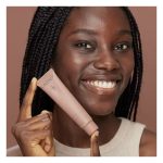 a  color  cream  indicated  for  evening  the  complexion  and  enhancing  radiance.