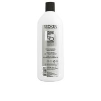 Bottle  of  Redken  Shades  Eq  Gloss  Processing  Solution  by  Redken,  a  developer  indicated  for  hair  color  development.