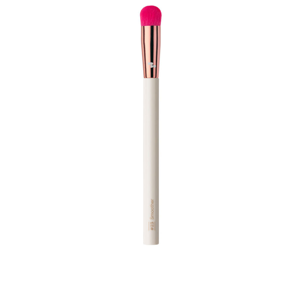 UrbanBeautyUnitedKittySaintFluffBlendingBrush Urban Beauty United Kitty Saint Fluff Blending Brush