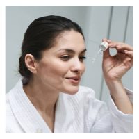 Intense  Night  Serum,  a  moisturizing  serum  indicated  for  fighting  visible  signs  of  aging.