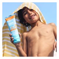 a  gel  cream  indicated  for  sun  protection  and  hydration.