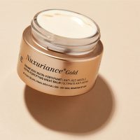 a night balm indicated for revitalizing dry mature skin.