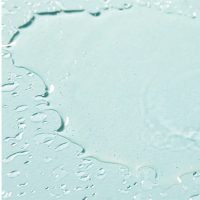 a liquid essence indicated for moisturizing and refreshing combination skin.