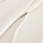a fresh eye cream indicated for reducing puffiness and dark circles.