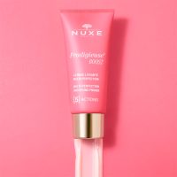 a balm indicated for correcting imperfections and shine.