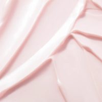 a cream indicated for moisturizing and fighting signs of aging.