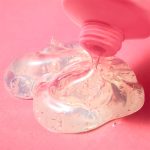 a gel mask indicated for eliminating toxins and impurities.
