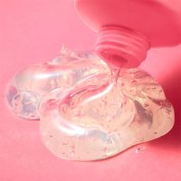 a gel mask indicated for eliminating toxins and impurities.