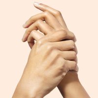 a cream indicated for repairing chapped hands and strengthening nails.