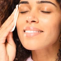 a micellar water indicated for hydrating dry to very dry skin.