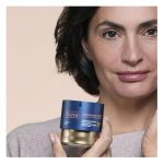 a  gel  cream  indicated  for  skin  redensification.